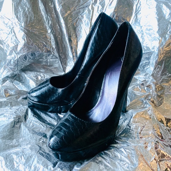 Joey Women’s size 8.5 Black Platform heels - Picture 2 of 9